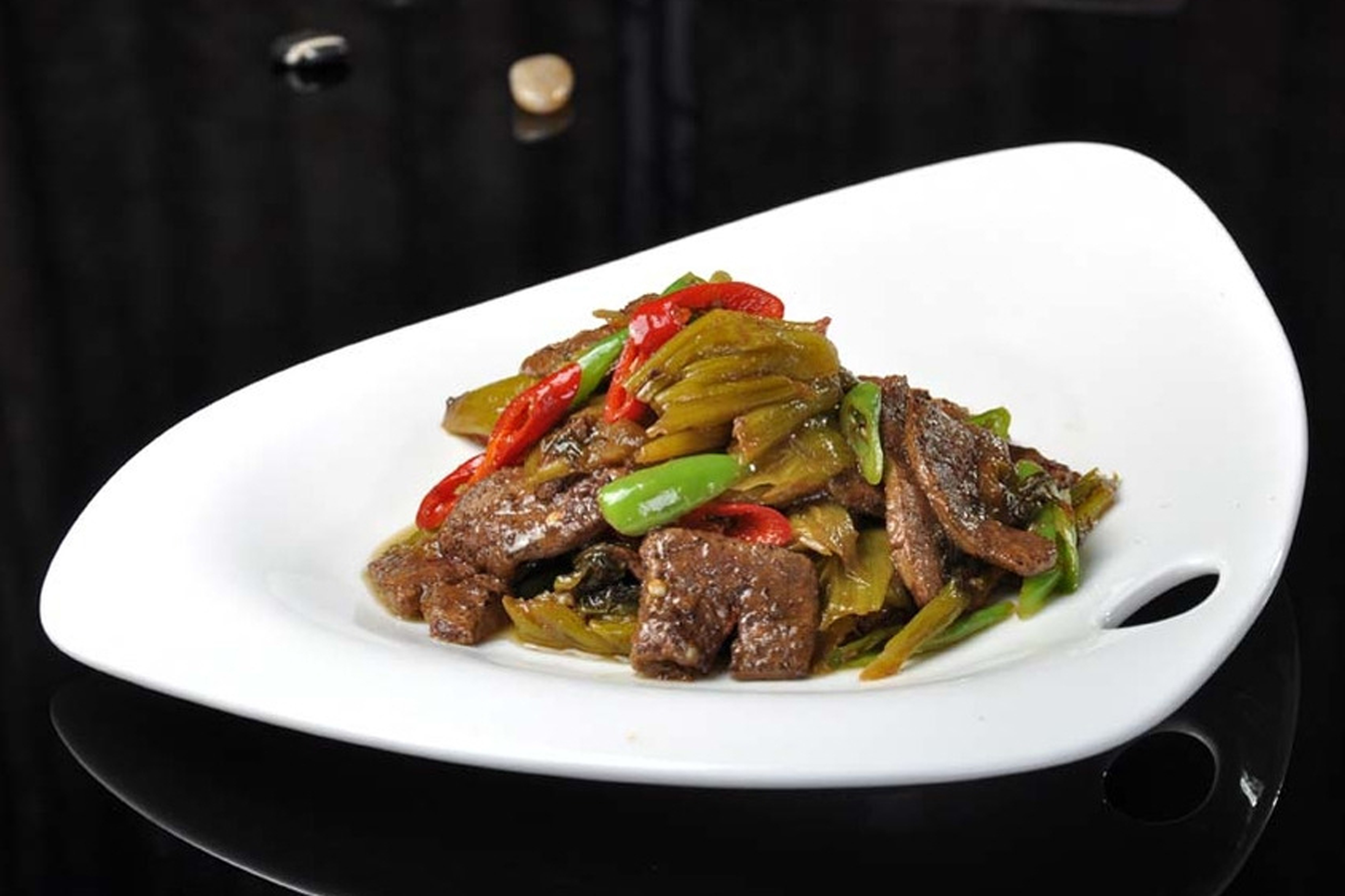 每日推荐六道家常小炒:六道让人满口生香的美食,烧椒秋葵 转载自百家