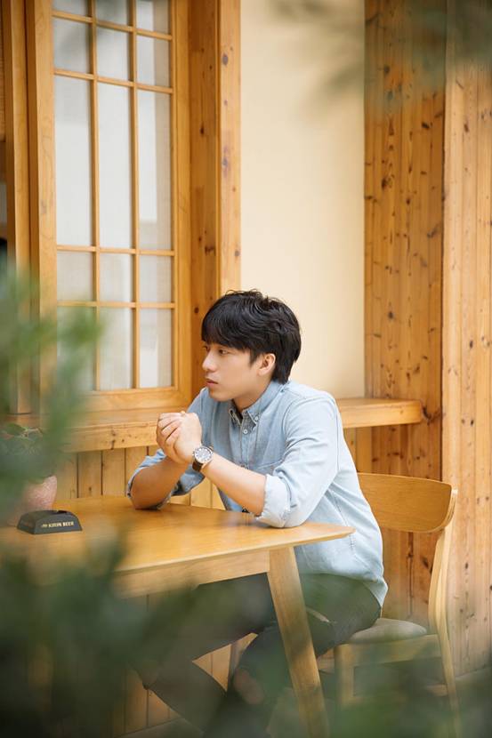 赵哲新歌《为了你痴狂》上线 深情道尽爱的痴狂