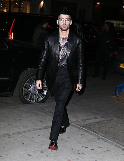 泽恩·马利克街拍:皮质西装红底皮鞋,美颜帅气