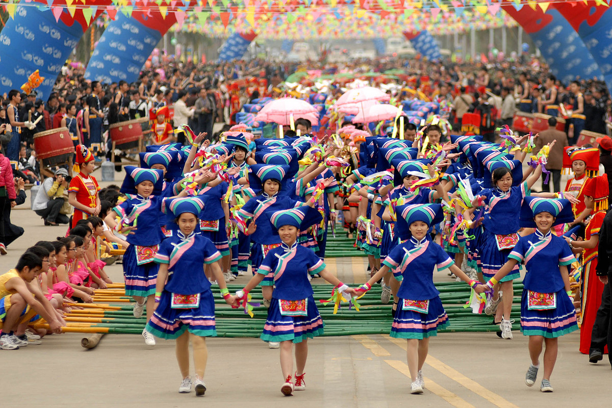广西壮族自治区是中国南部的一个多民族聚居地区,壮族,汉族,瑶族,苗族