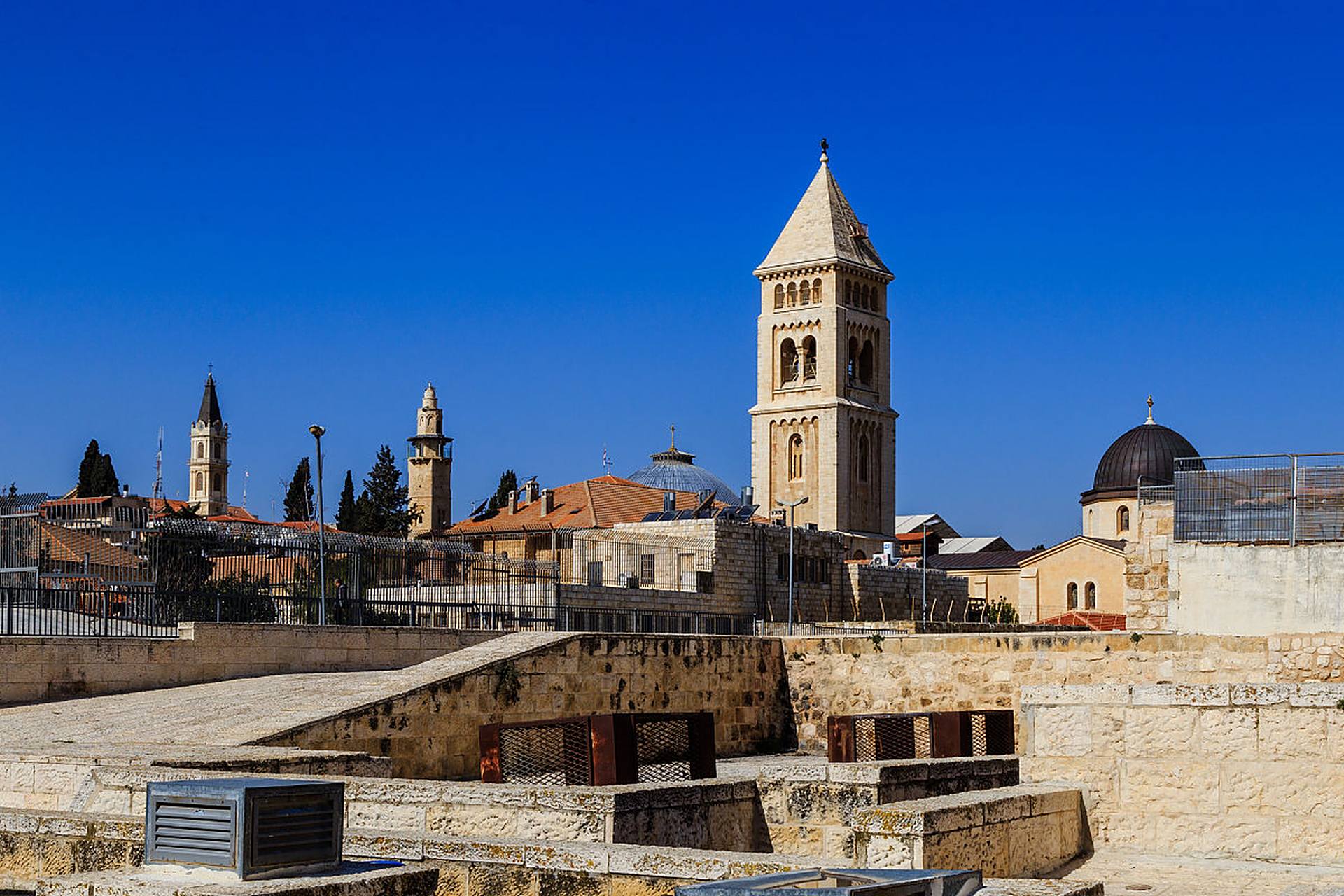 耶路撒冷是以色列的首都,也是世界上最著名的宗教圣地之一.