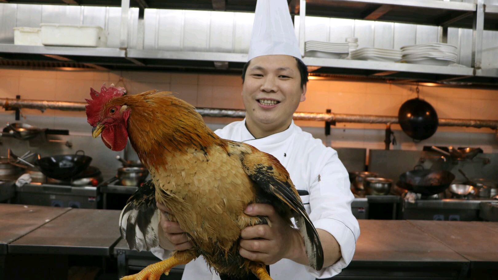 酒店大厨教你:“生炒小公鸡”掌握这个小技巧,鸡肉鲜嫩