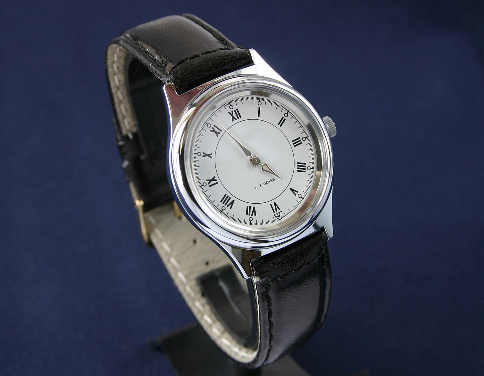 阿玛尼手表因其时尚设计和高品质备受关注.