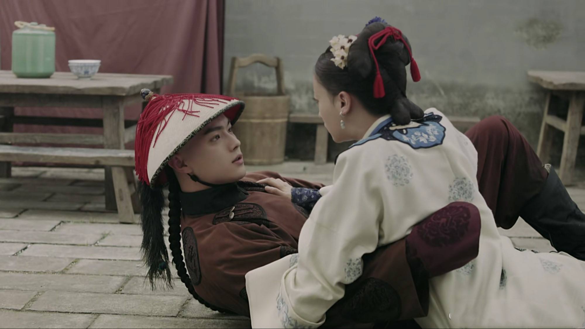 白鹿吴佳怡比心拍照,将许凯推走,于正回应:他们关系好