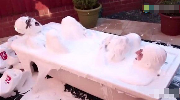 盘点各种花式作死泡澡 一个比一个作