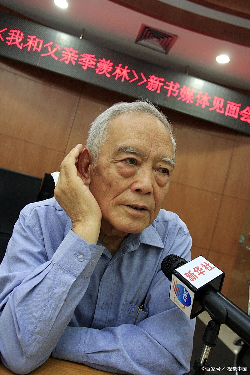 季承和母亲以及祖母一起生活. 季承11岁时才见到父亲