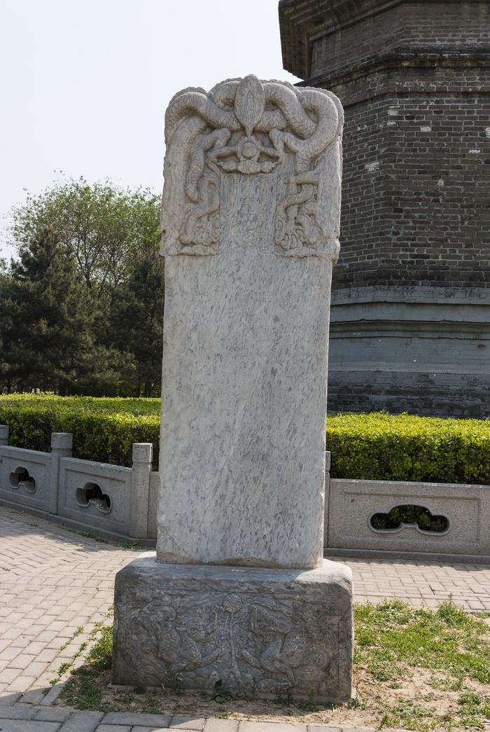 这块石碑很大很大,网友:当年朱棣耗费了那么多人力物力,肯定大