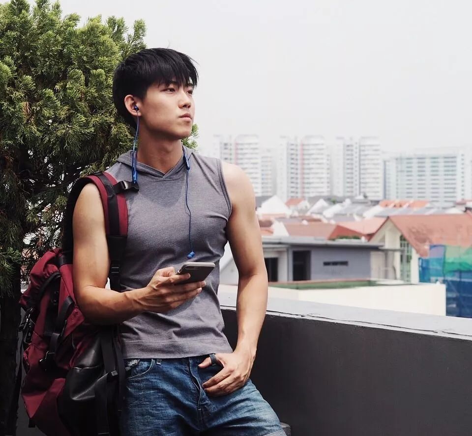 运动系的小狼狗,精壮的身材男友力满点,一起来看吧!