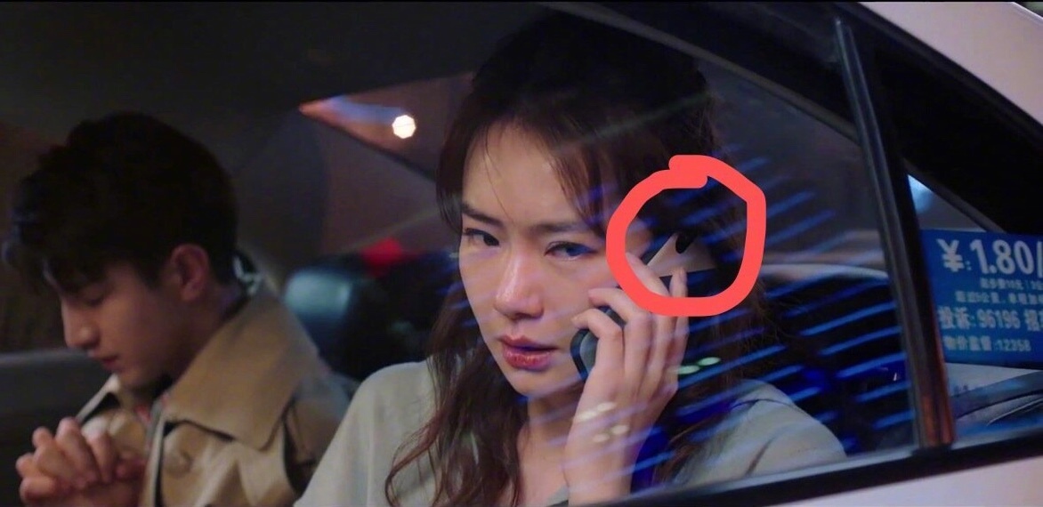 《没有秘密的你》戚薇哭戏演技炸裂,镜头拉近一看,手机拿反了!