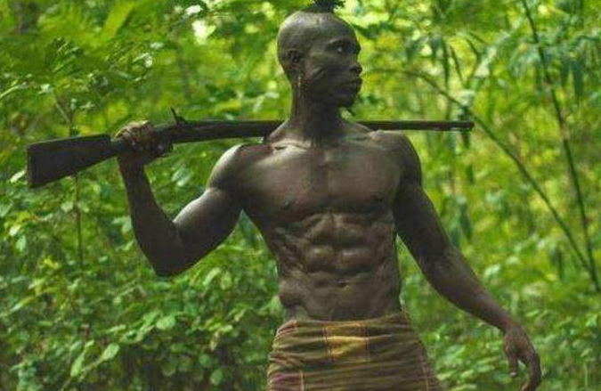 非洲最雄壮的部落:九成男性拥有八块腹肌,可与野兽单打独斗