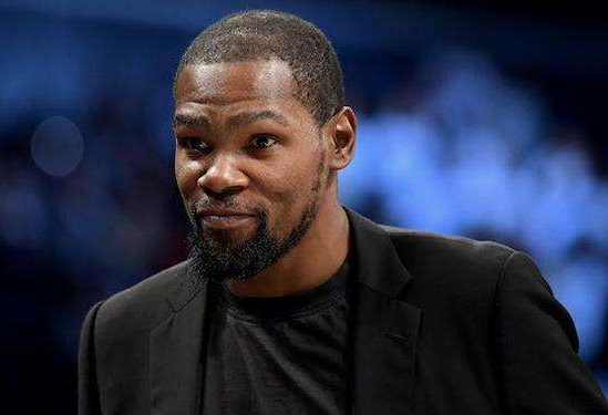 杜兰特为何被球迷调侃为"民工杜"?看了这5张照片你就懂