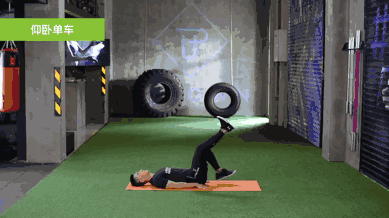 做3组 动作三:俯卧撑 锻炼部位:手臂,胸腹 15次/组,做3组 动作四:反向