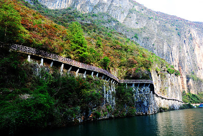 重庆巫山小三峡栈道,游人需要注意安全