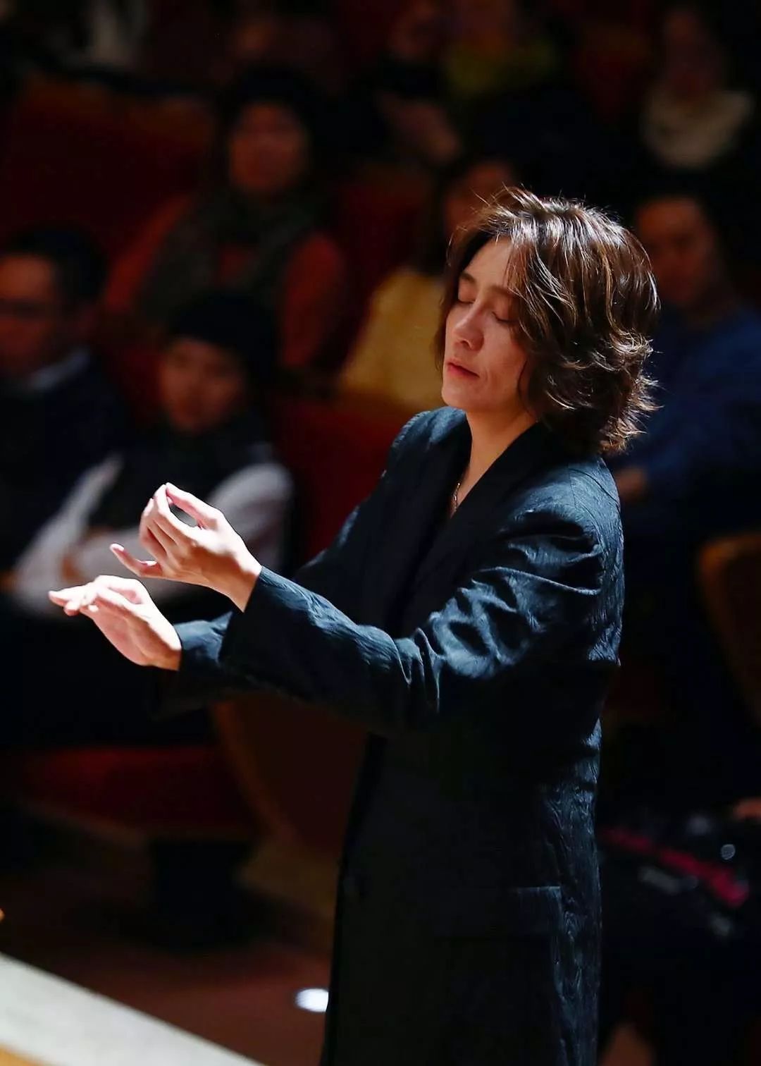 明日演出 | 始于颜值,陷于才华的"最帅女指挥"西本智实终于来啦!