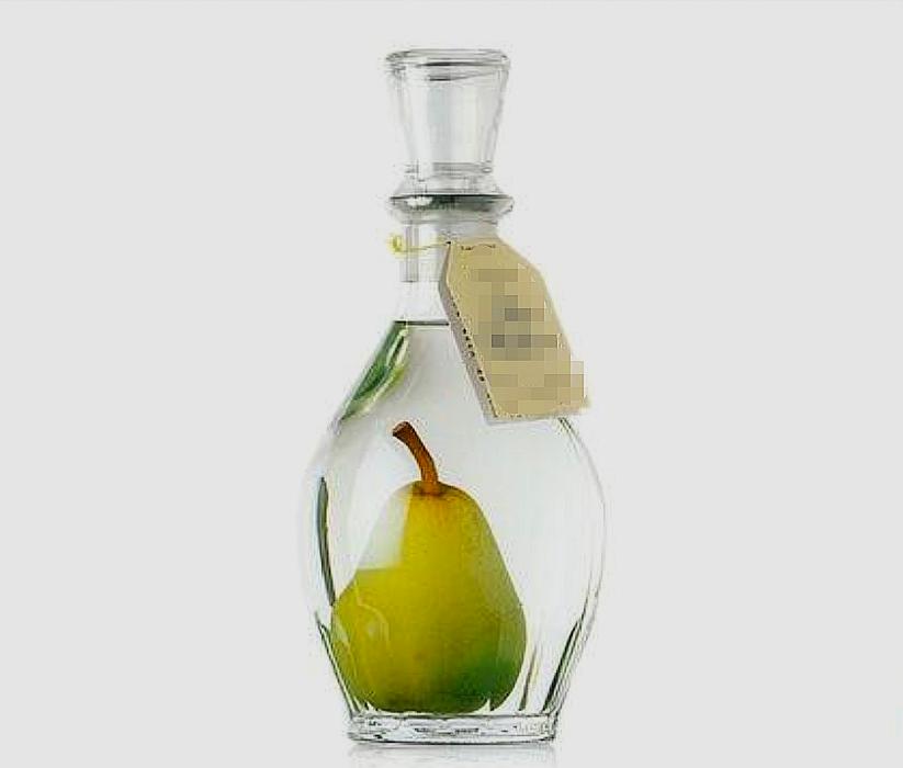 梨子酒里的梨子怎么放进瓶子里?其实方法很简单,发明者很聪明