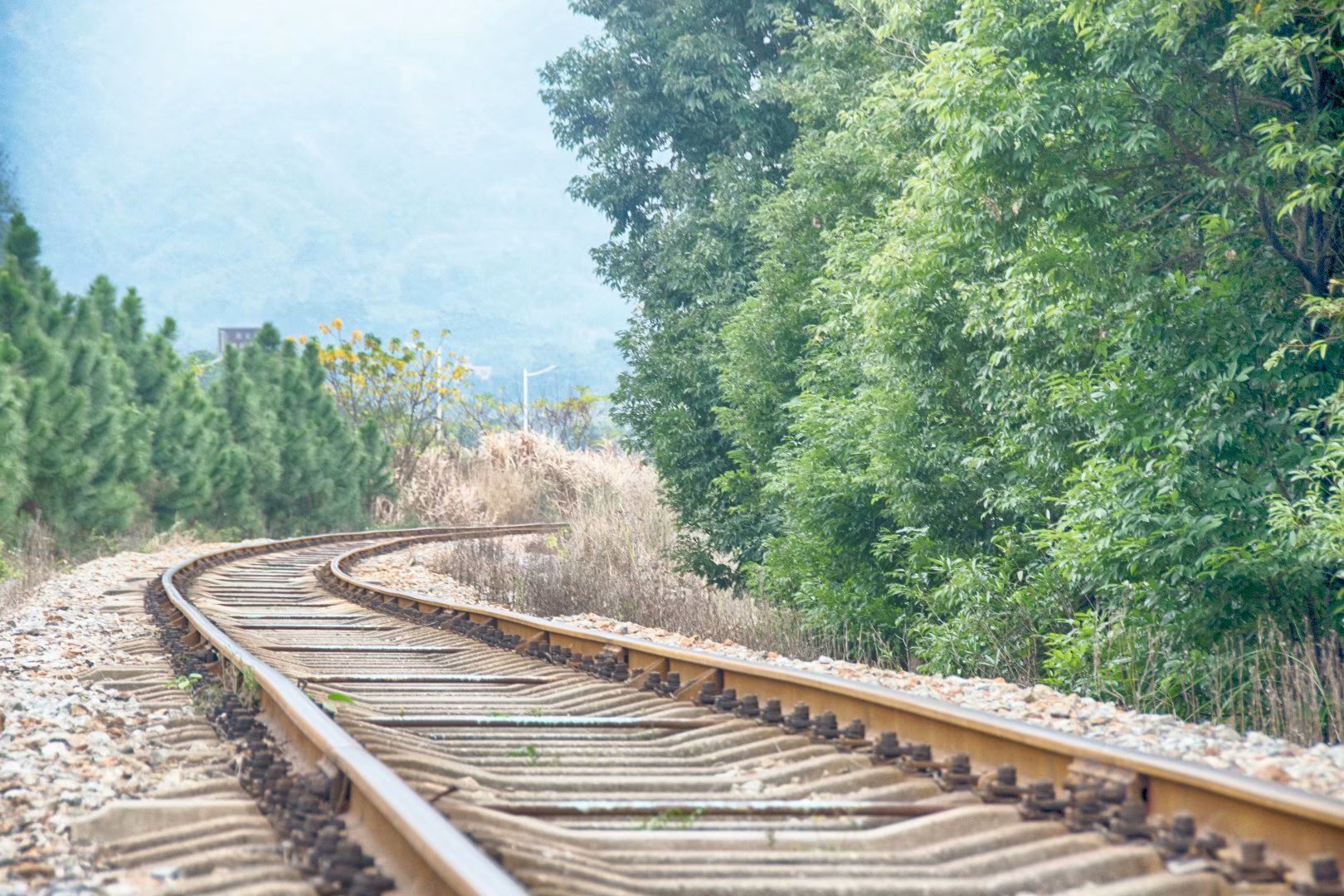 踏在时光隧道上 走进梦之入口 韶关最美铁路 一站一风景