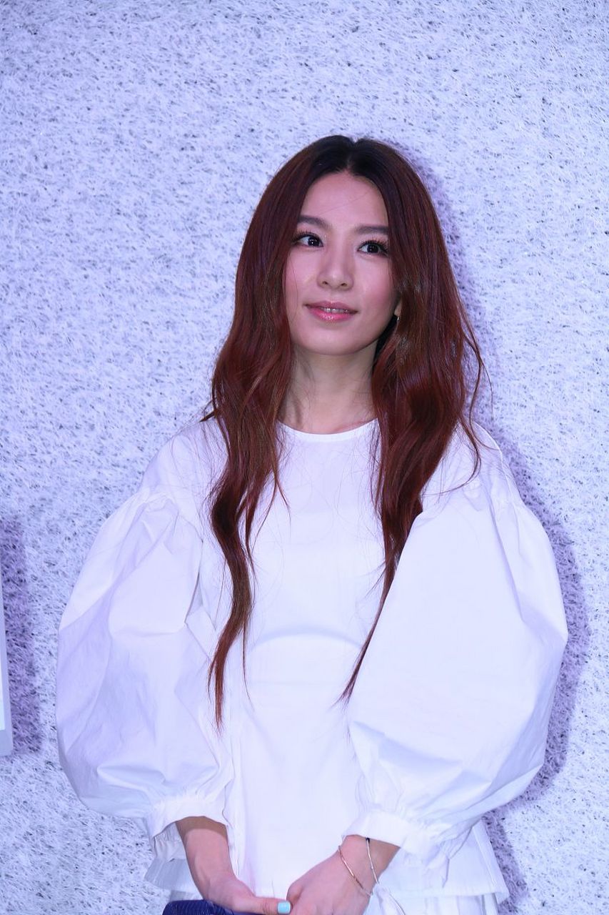 田馥甄因在个人社交平台官宣参加天津音乐节引发热议.