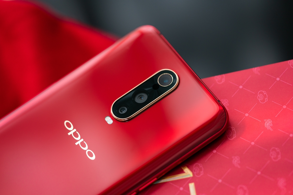 oppo 奇幻 2018 的终章:新年特别版 r17 / r17 pro
