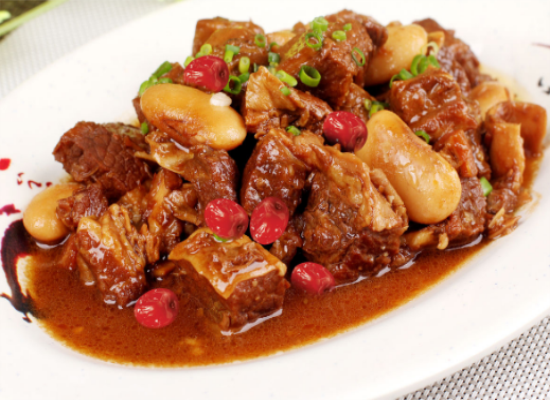 对于喜欢吃牛肉的人,酱香牛腩和爆炒香辣牛肉,就是美味的佳肴!