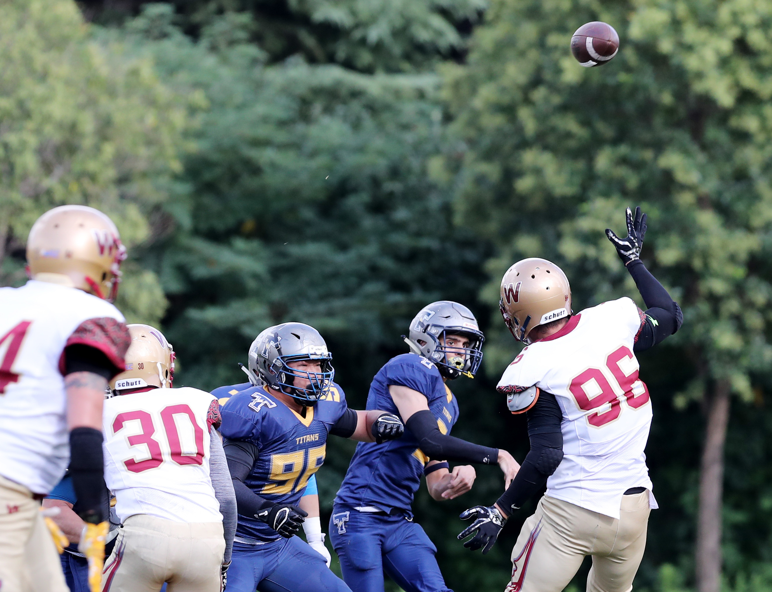 橄榄球——中国美式橄榄球联盟联赛揭幕战:勇士胜泰坦(2)