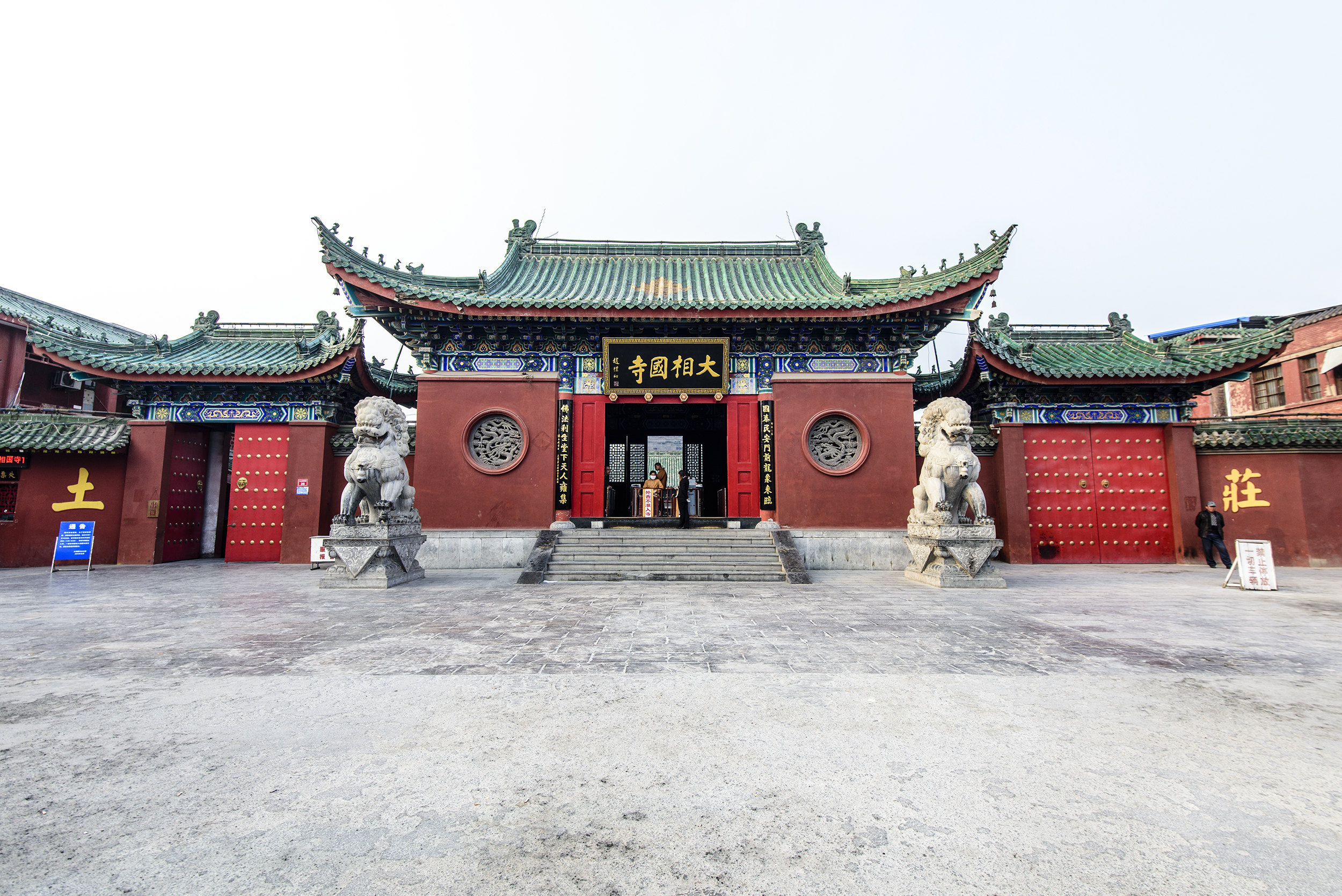 古人常说:色是刮骨钢刀,为何王安石却认为:无色路断人稀?