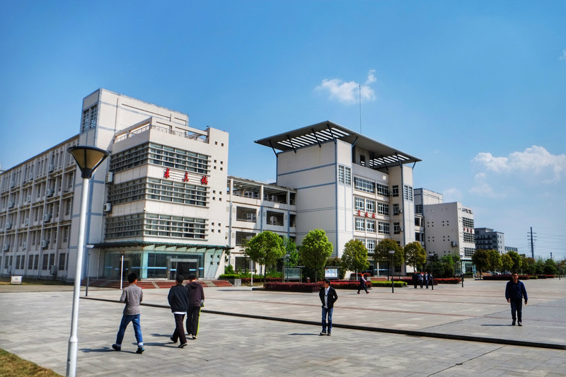 黄冈中学的景色了解一下?