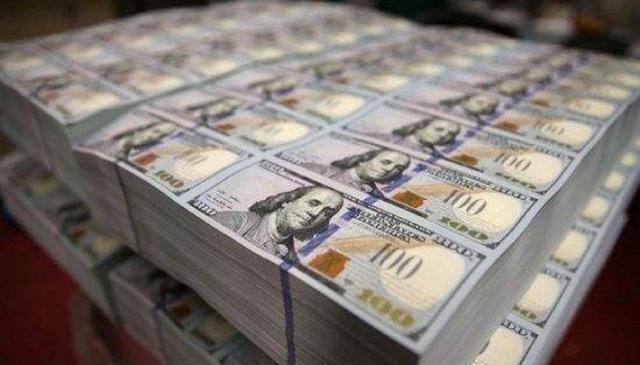 美国不断印钱,每天印刷美元410亿,试图收割一波世人的"韭菜"