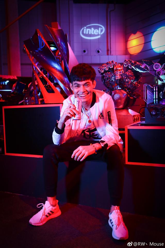 英雄联盟:阿光发长文述职业经历 直播调整不好会退役