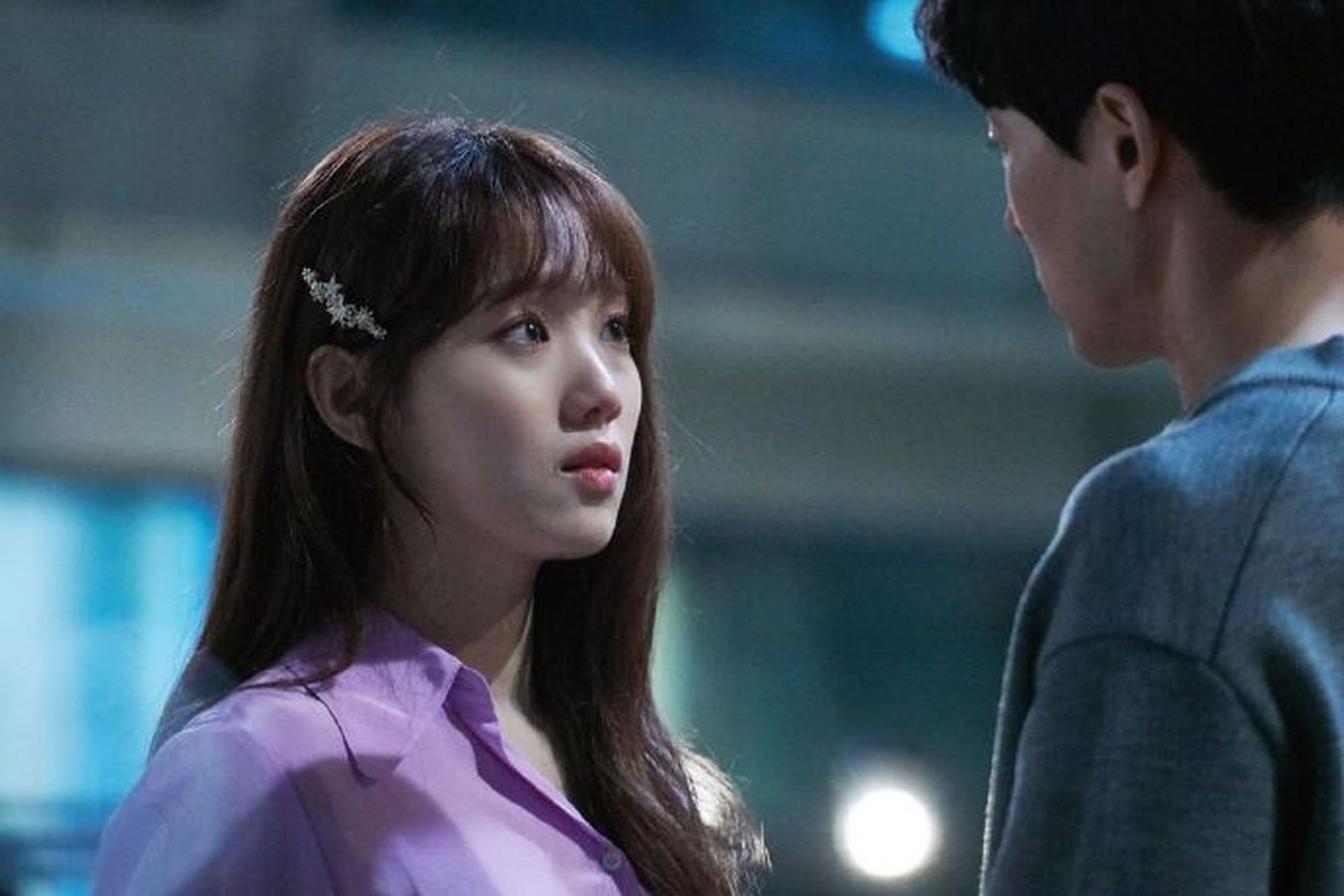 韩国"顶流"李圣经剧照,简直就是一部时尚大片,配上她清爽的面容楚楚动