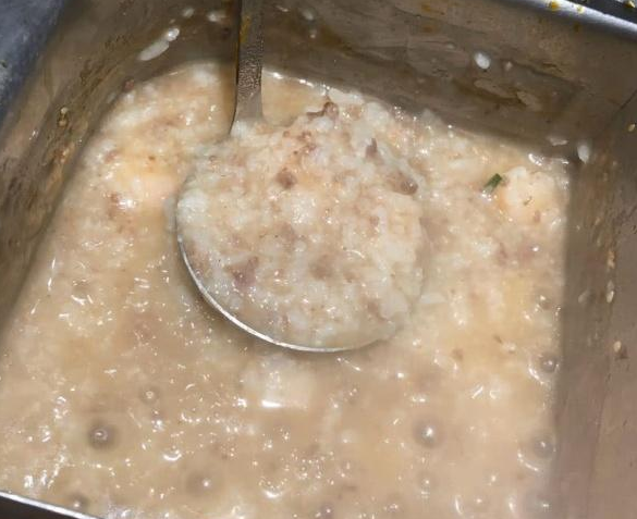 海底捞网红吃法“没下线”,泡饭煮粥包饺子,干脆做个满汉全席? 海底捞网红吃法“没下线”,泡饭煮粥包饺子,干脆做个满汉全席?