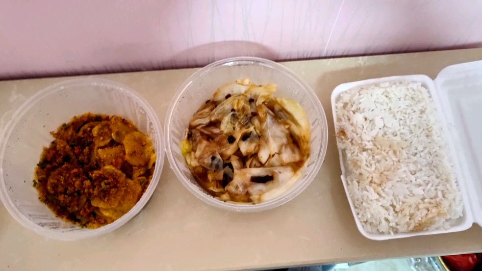 在湖北宜昌东站附近酒店第一次点的外卖晚餐,27块钱竟然吃的撑