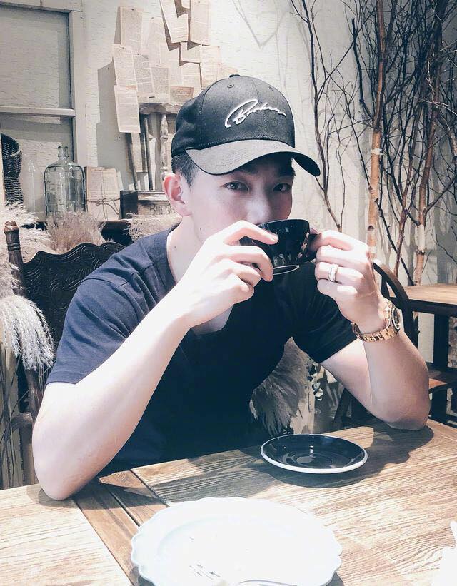 张馨予高富帅老公旧照曝光,被指离开精修又土又黑,身高似黄渤?