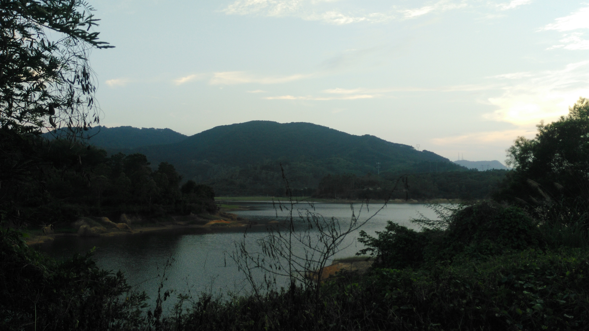 傍晚的惠州市惠阳区大坑水库实拍,这样的景色你们说美吗?