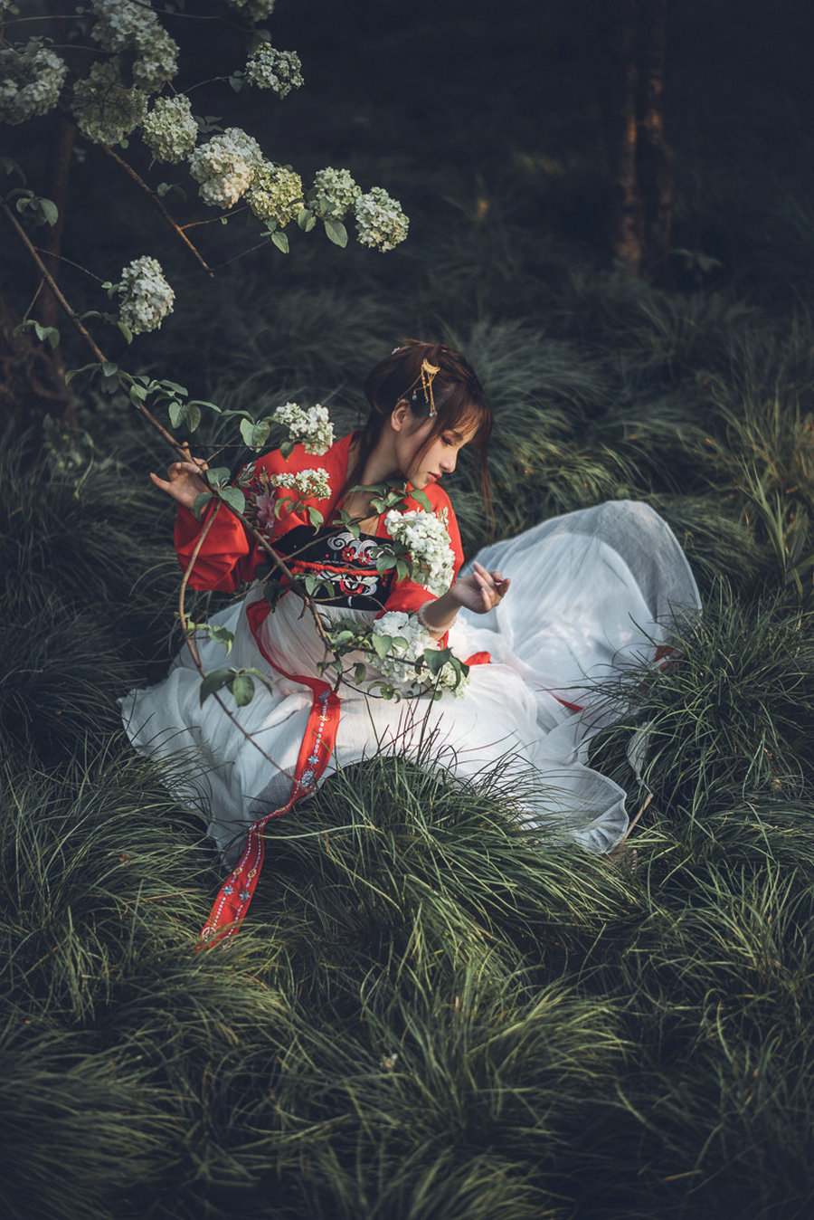 赏花美人-古风人像艺术摄影