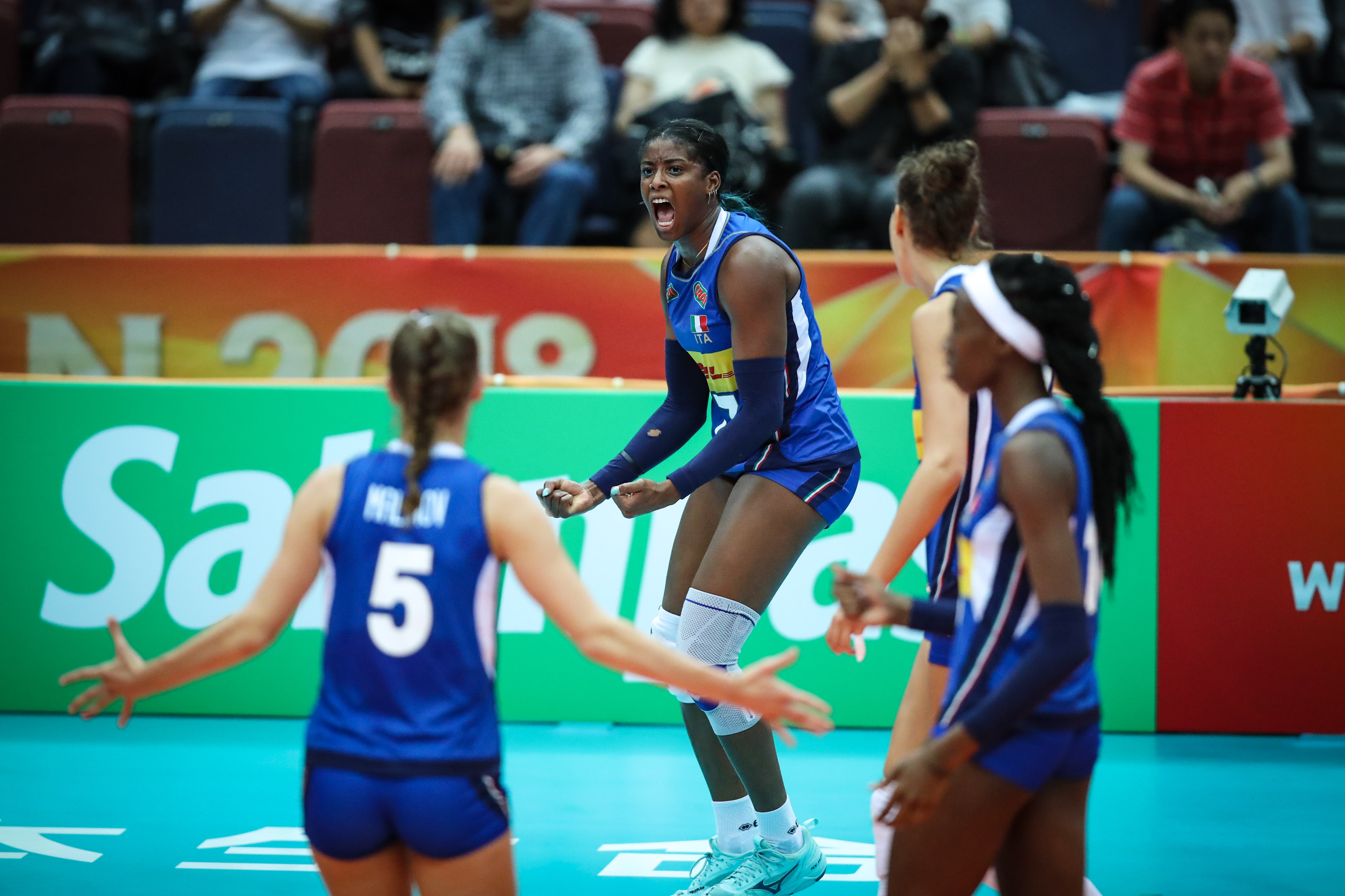 泰国退出6强争夺!艾格努15分意大利女排3-0横扫对手取得7连胜