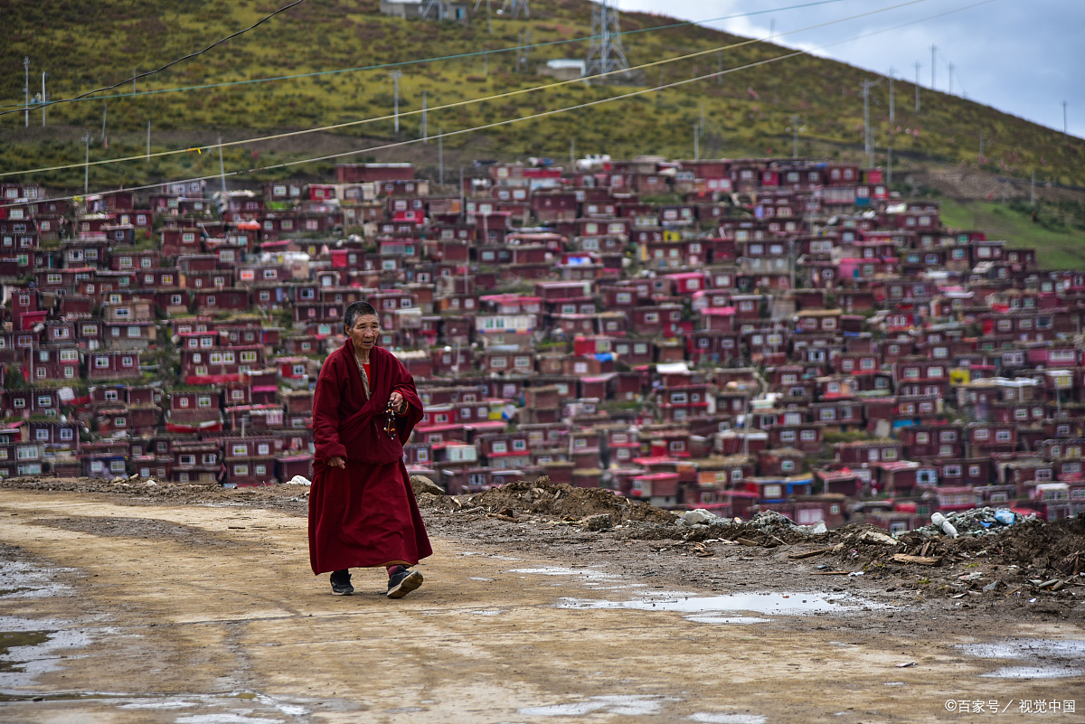 色达县的宗教瑰宝:拉则寺和纳折贡巴寺