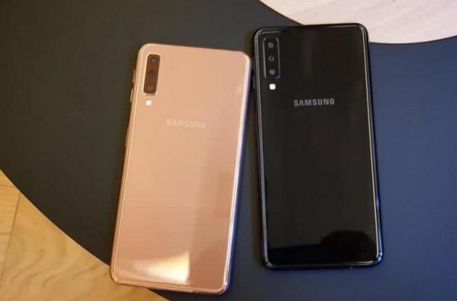 三星galaxy a7上手体验,一见钟情的三镜头手机!