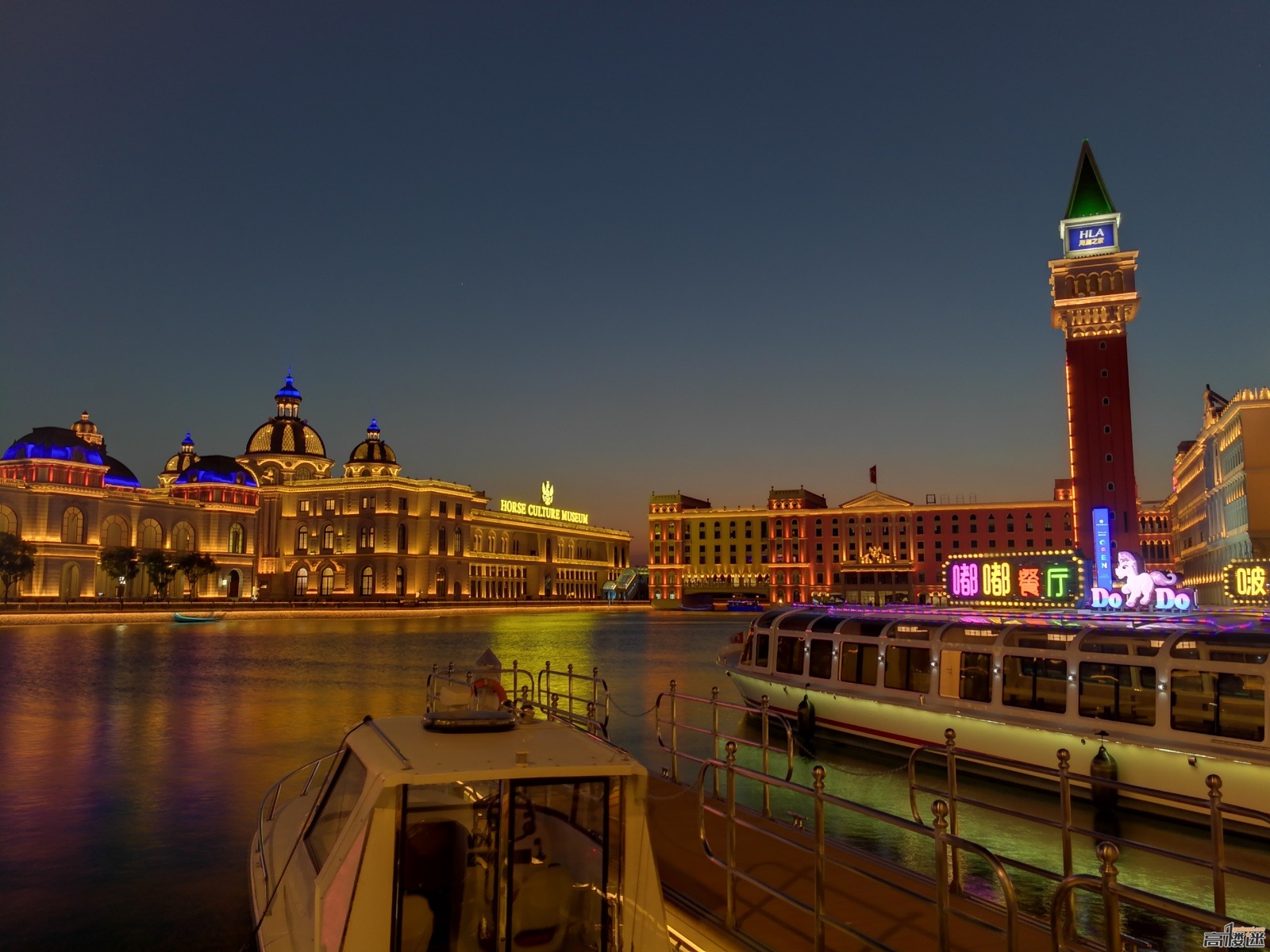 江陰海瀾飛馬水城夜景 美輪美奐的歐式風格建築