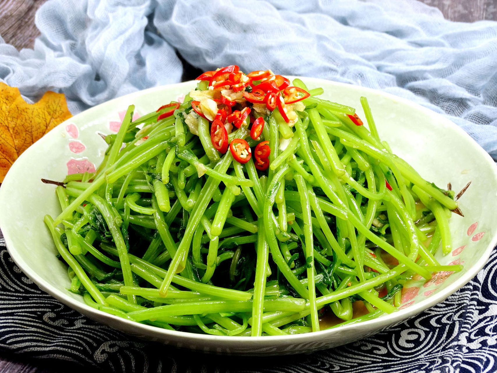 开胃消食的清炒茼蒿  茼蒿气味芳香,清爽可口,营养丰富,含有维生素,胡