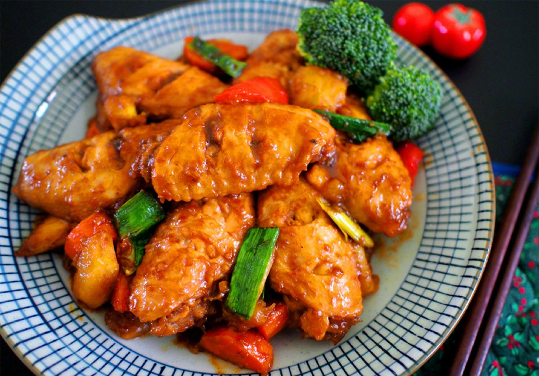 简单易学的《三汁焖鸡翅》美味做法,5个小窍门,好吃到不行