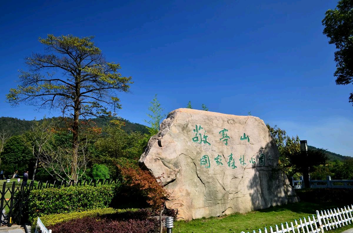 相看兩不厭,只有敬亭山,簡單,豐富,空靈