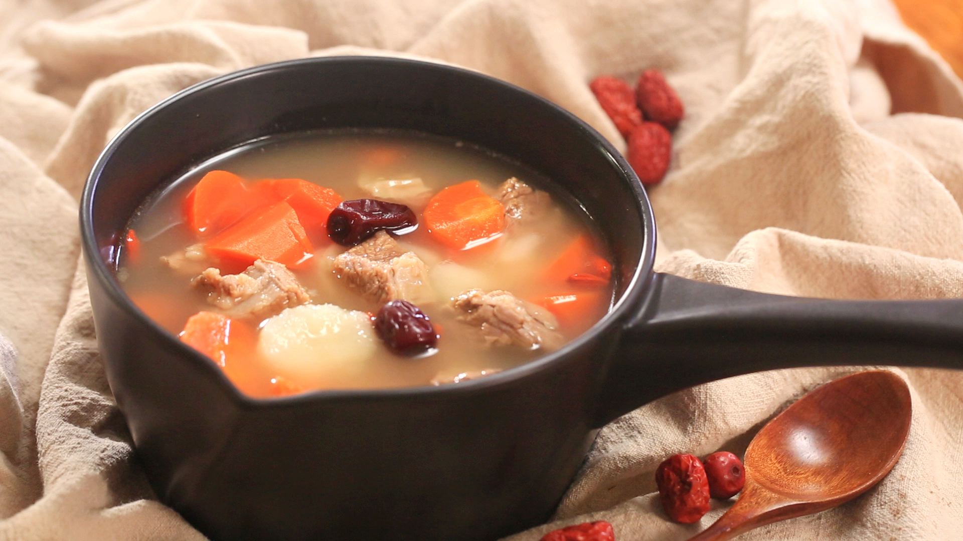 假如给你一个汤勺,让你盛这5种汤,图2很多人喝不惯,图4是真爱