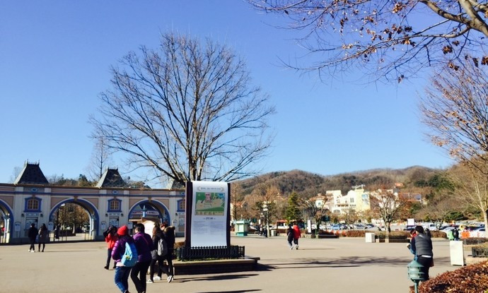 爱宝乐园始建于1976年,在韩国的龙仁市,号称世界排名前十的乐园.