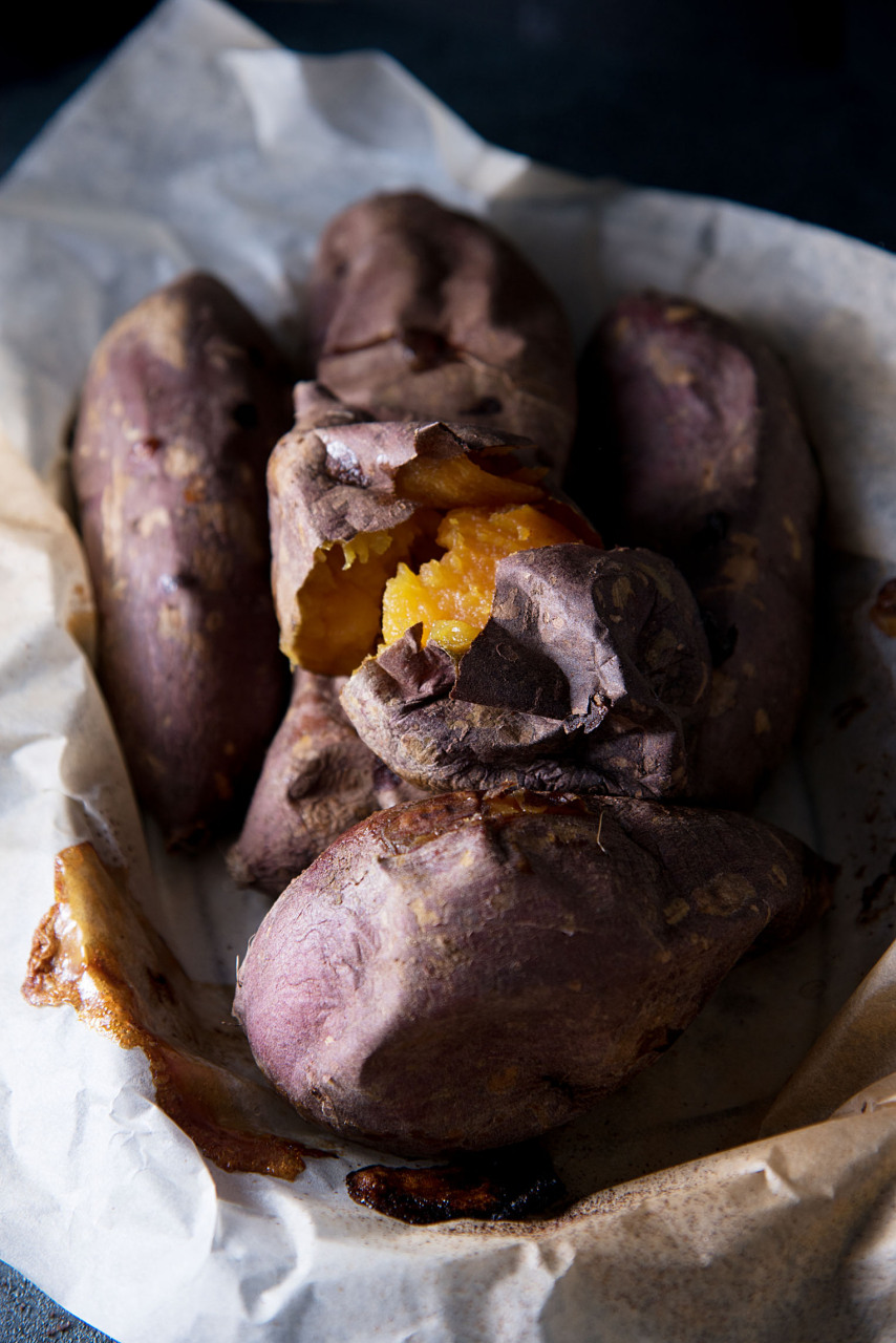 红薯    红薯在不同的地方称呼不同,它有时叫山芋,地瓜,甘薯等,因为