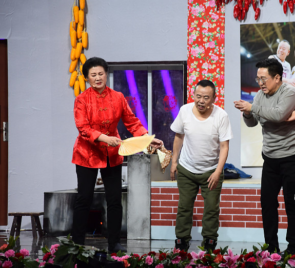 2019辽视春晚:潘长江,巩汉林表演小品《团圆饭》全场爆笑
