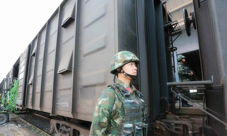 武警押运兵神秘的押运生活,一组图集带你看看!