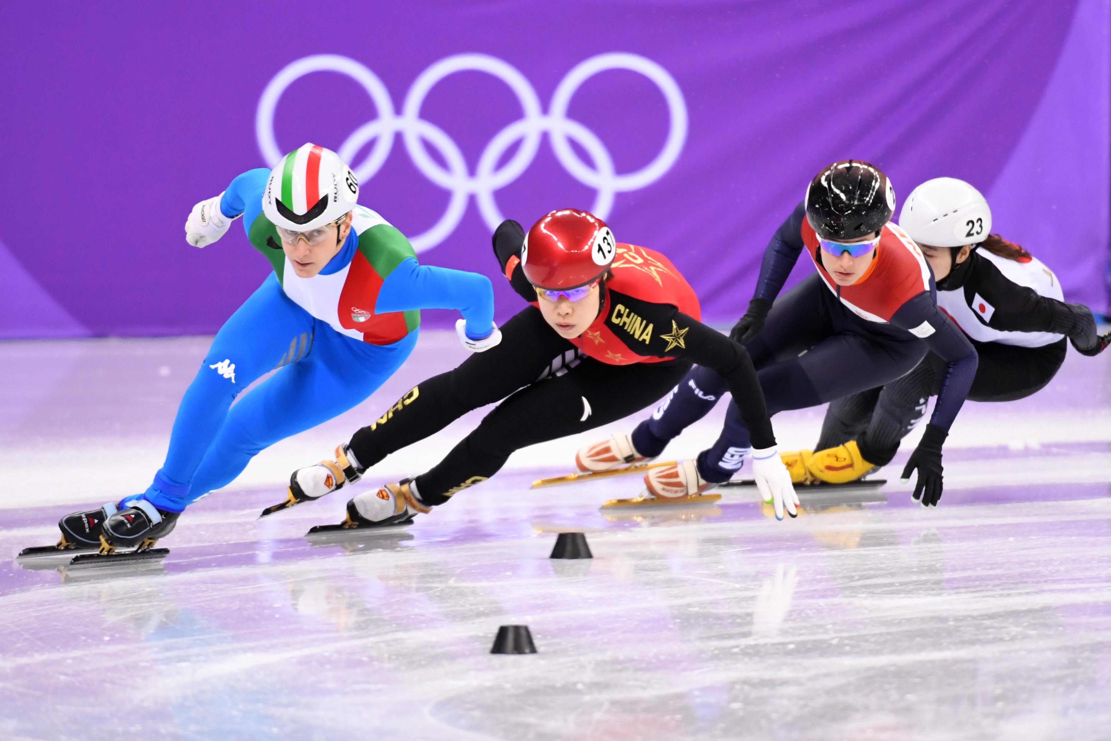 (冬奥会)(5)短道速滑——女子3000米接力:中国队晋级决赛