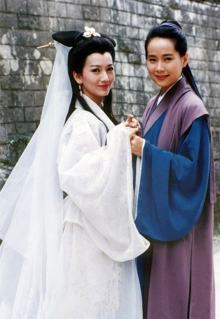 鹿晗杭州演唱会来到雷峰塔问白娘子穿不穿秋裤,赵雅芝这样回答