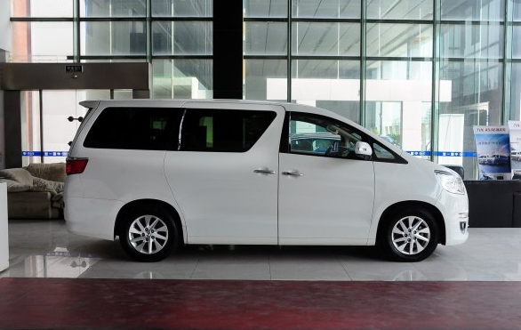 九龙艾菲长宽高分别为4855mm/1830mm/1890mm,轴距为2950mm.