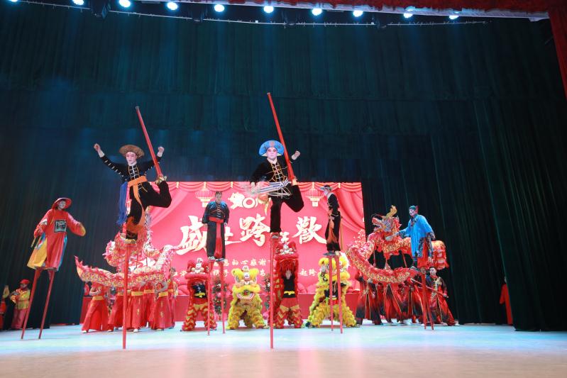 爆笑不断!济南江湖艺社跨年相声大会举行